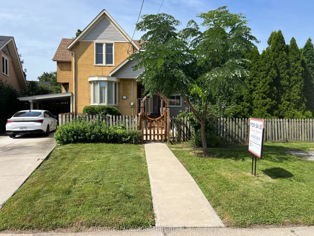 Detached at 141 York Street, St. Catharines, ON L2R 6E8
