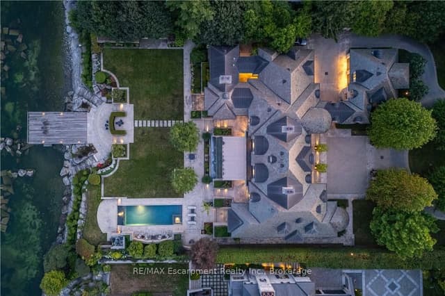 Detached at 2054 Lakeshore Road E, Oakville, ON L6J 1M3