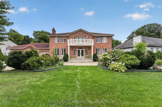 Detached at 6820 Mountain Road, Niagara Falls, ON L2E 6S4