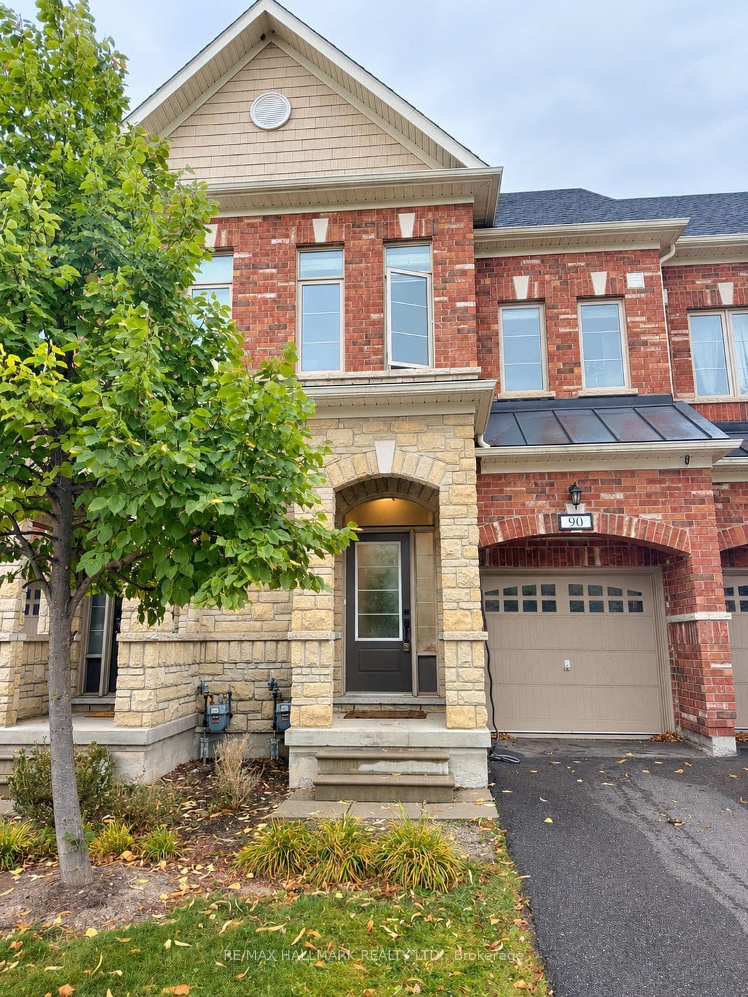 Suite 90, Unit 90 · 1331 Major Mackenzie Dr W