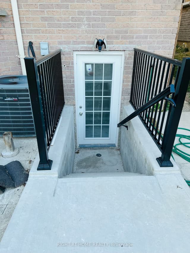 Detached at 314 Harrowsmith Drive Lower, Mississauga, ON L5R 1P7