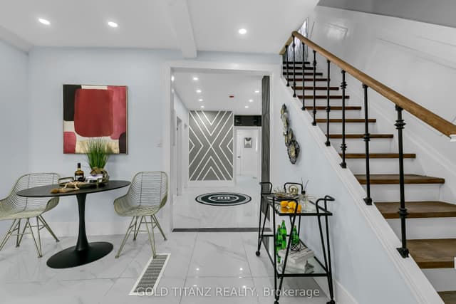 Detached at 515 Bridge Avenue, Windsor, ON N9B 2M3