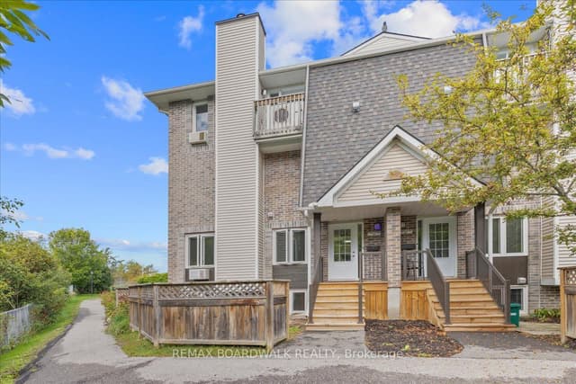 Condo Townhouse at 7 Timberview Way 6, Bells Corners and South to Fallowfield, ON K2H 9M5
