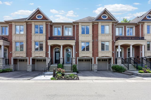 Att/Row/Townhouse at 346 Doak Lane, Newmarket, ON L3Y 0A7