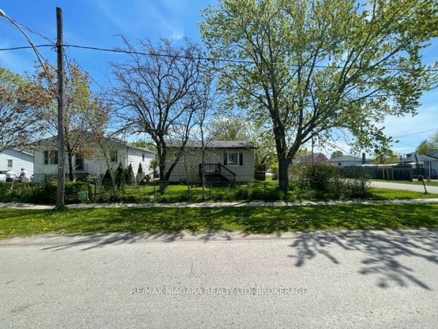 Detached at 45 POWERVIEW Avenue, St. Catharines, ON L2S 1V5