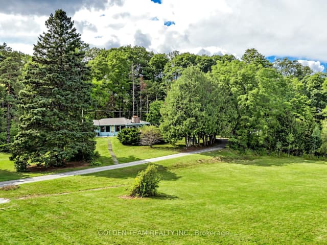 Detached at 242 Ridge Road, Aurora, ON L4G 0M3
