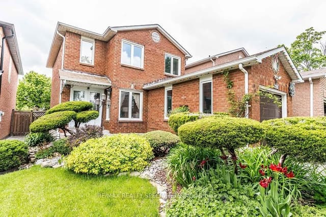 Detached at 4674 Pemmican Trail, Mississauga, ON L4Z 2M4