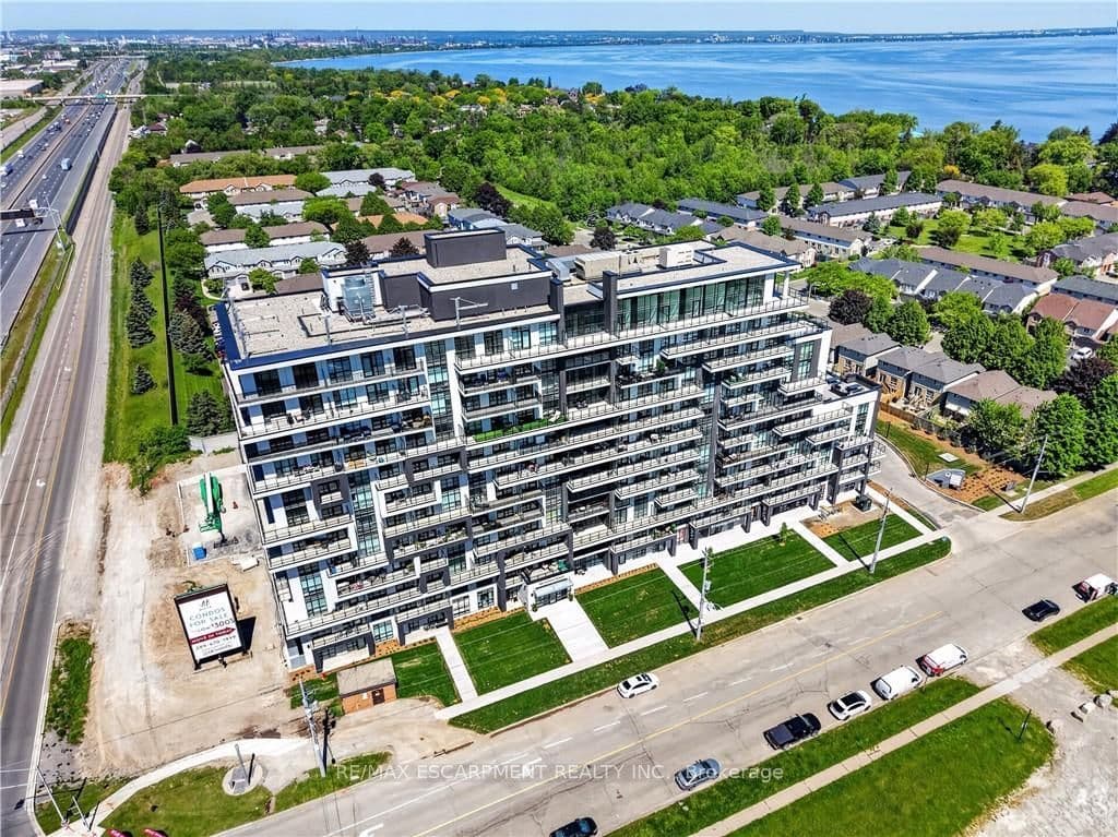 Suite 304 · Floor 3, Unit 304 · 461 Green Rd