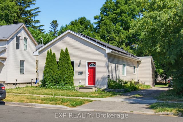 Duplex at 121 Mount Pleasant Avenue, London North, ON N6H 1E1