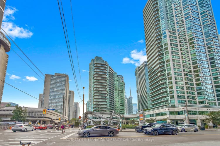 10 Queens Quay