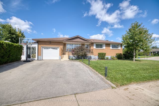 Detached at 121 Garon Avenue, Welland, ON L3B 1B7