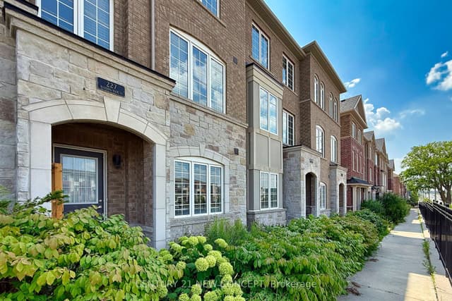 Att/Row/Townhouse at 227 Harding Park Street, Newmarket, ON L3Y 0E3