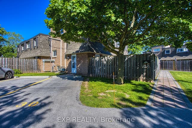 Condo Townhouse at 7 Viking Court 404, Grimsby, ON L3M 3T8