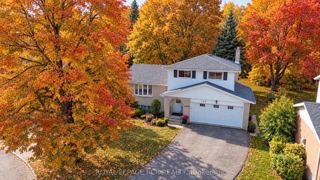 Detached at 137 White Pine Crescent, Waterloo, ON N2V 1B3