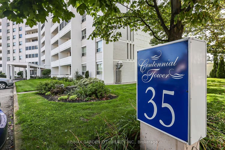 35 Towering Heights Boulevard
