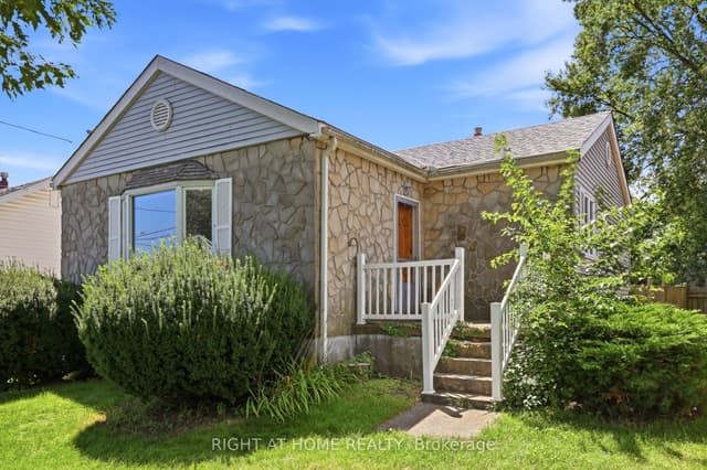 Detached at 1290 Strathy Avenue, Mississauga, ON L5E 2K8