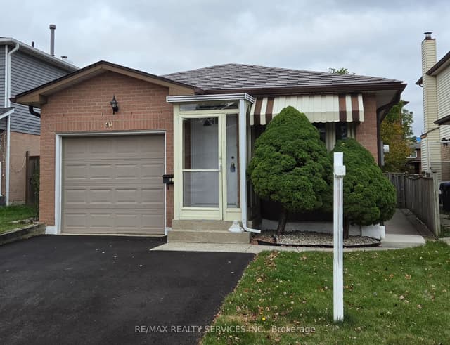 Detached at 41 Greenleaf Crescent, Brampton, ON L6X 2V5