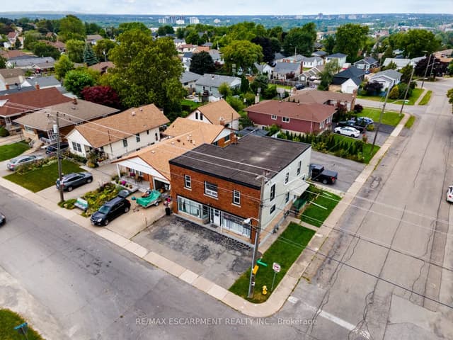 Triplex at 86 Townline Road W, St. Catharines, ON L2T 1P7
