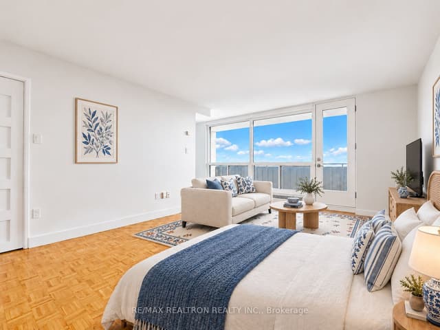 Condo Apartment at 666 Spadina Avenue 2414, Toronto, ON M5S 2H8, Toronto C01