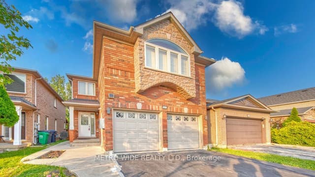 Detached at 3706 Forest Bluff Crescent, Mississauga, ON L5N 7W7
