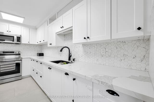 Condo Apartment at 180 Markham Road 1701, Toronto, ON M1M 2Z9, Toronto E08