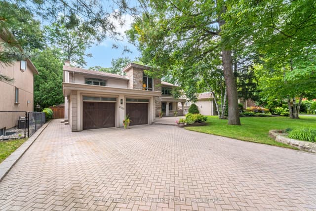 Detached at 2130 Autumn Breeze Drive N, Mississauga, ON L5B 1R4