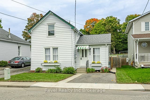 Detached at 17 Dover Street, Woodstock, ON N4S 3L7