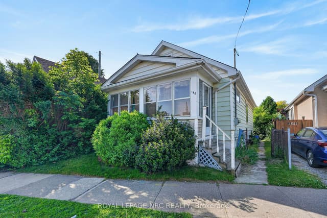 Detached at 146 Carlton Street, St. Catharines, ON L2R 1R7