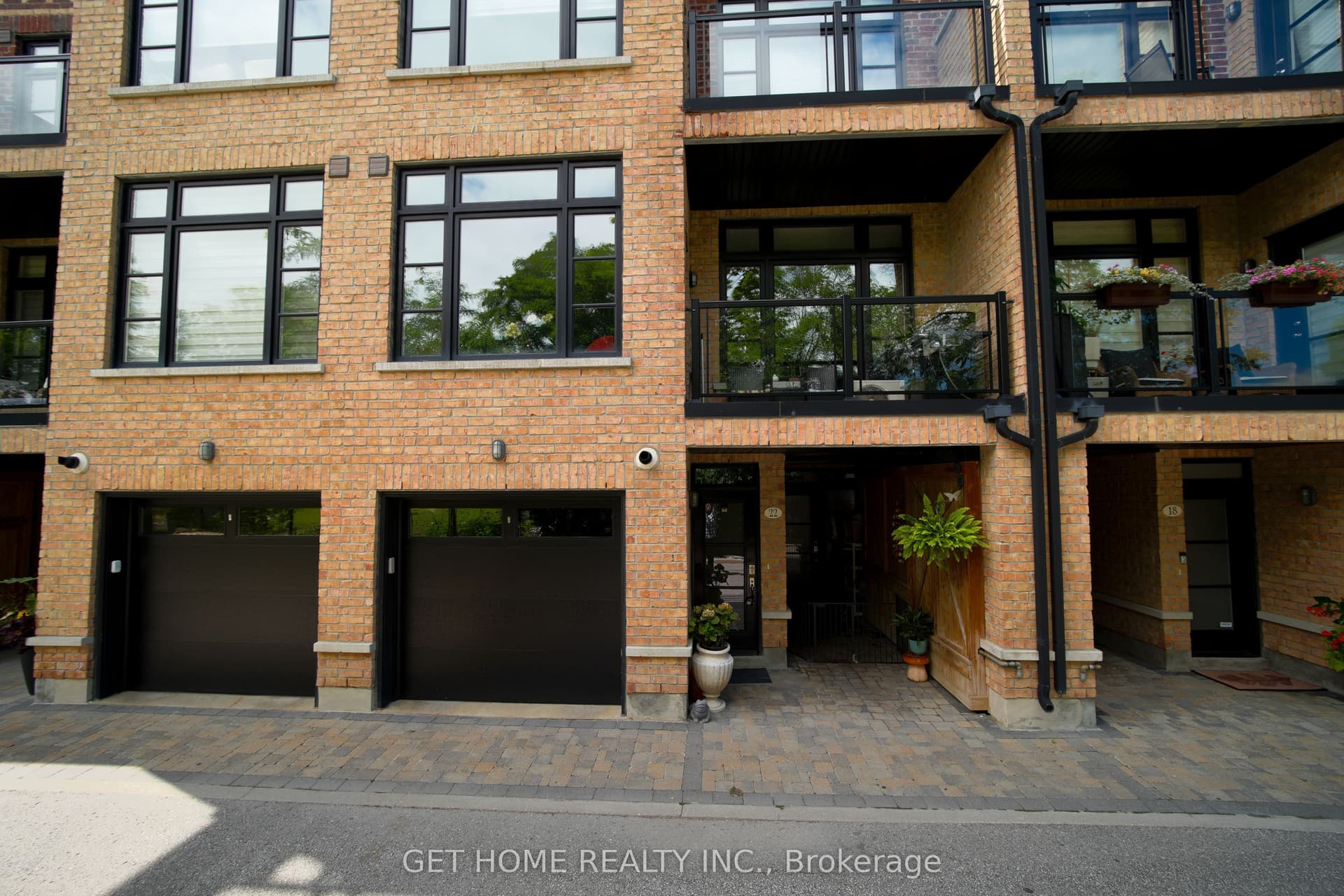 Suite 22, Unit 22 · 8169 Kipling Ave E