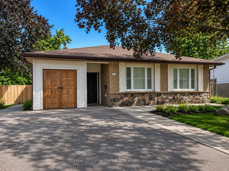 35 Davies Crescent