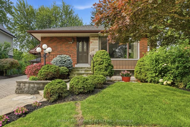 Detached at 104 Dallas Avenue, Hamilton, ON L8V 2E9