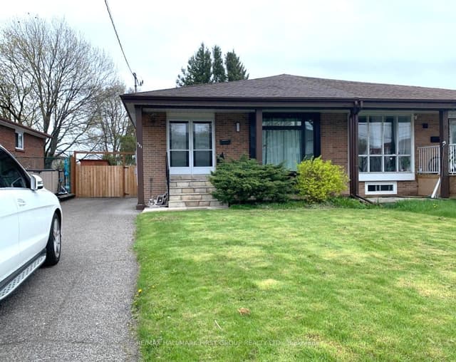 Semi-Detached at 731 Yeremi Street LOWER, Pickering, ON L1W 2W8