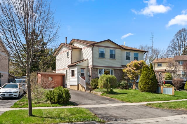 Semi-Detached at 528 Gaylord Drive, Oshawa, ON L1K 1L5