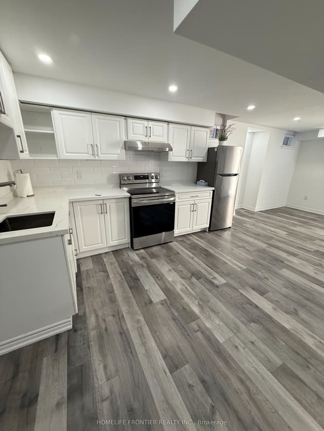 Detached at 586 Sweetwater Crescent BASEMENT, Newmarket, ON L3X 1C1