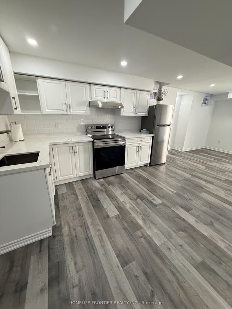 586 Sweetwater Crescent