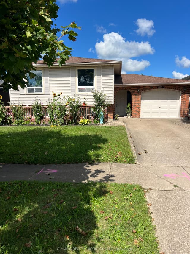 Detached at 8045 Thorton Street, Niagara Falls, ON L2H 2C2