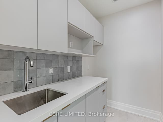 Office at 345 Wilson Avenue 300-400, Toronto, ON M3H 5W1, Toronto C06
