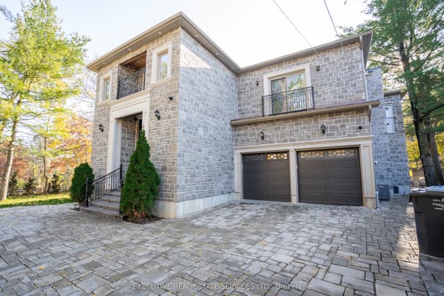 Detached at 1138 Garden Road, Mississauga, ON L5H 3J6