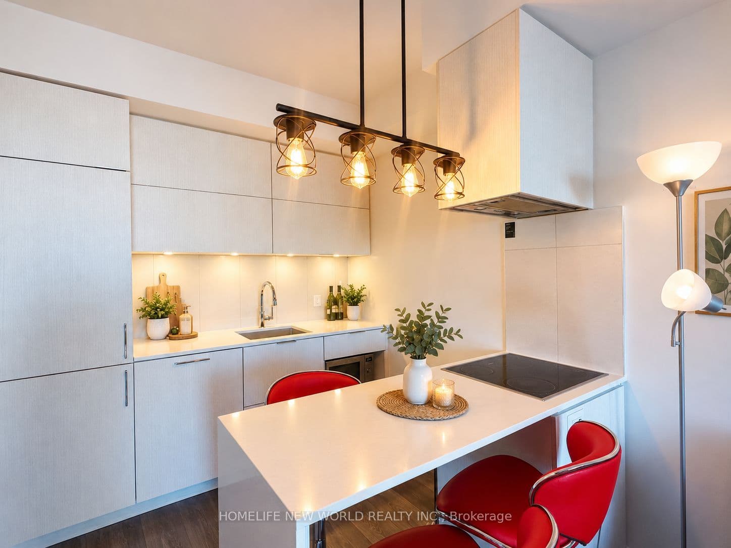 Suite 804 · Floor 8, Unit 804 · 20 Richardson St