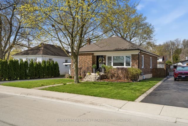 Detached at 31 CAMERON Avenue, Hamilton, ON L9H 1P6
