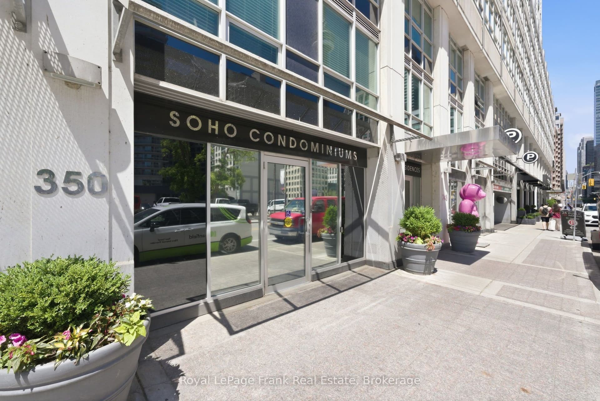 Suite M24, Unit M24 · 350 Wellington St W