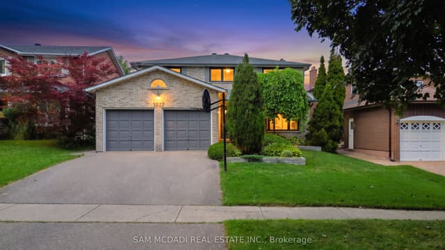 Detached at 1077 Saginaw Crescent, Mississauga, ON L5H 3W4