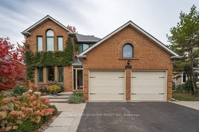 Detached at 1117 Valleybrook Drive, Oakville, ON L6H 4N1