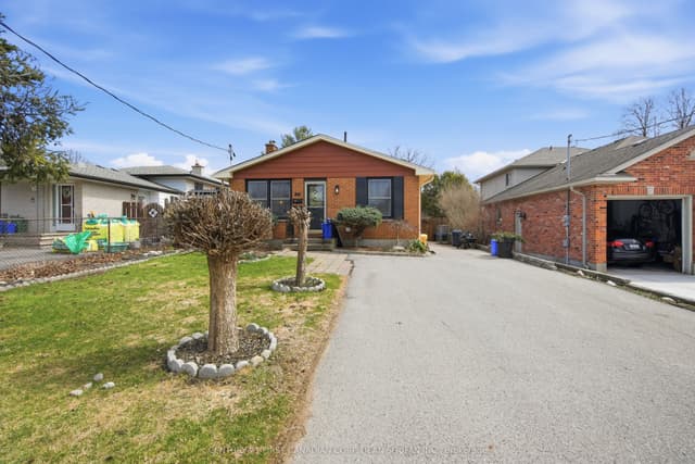 Duplex at 810 Easy Street, London South, ON N6C 4Z6