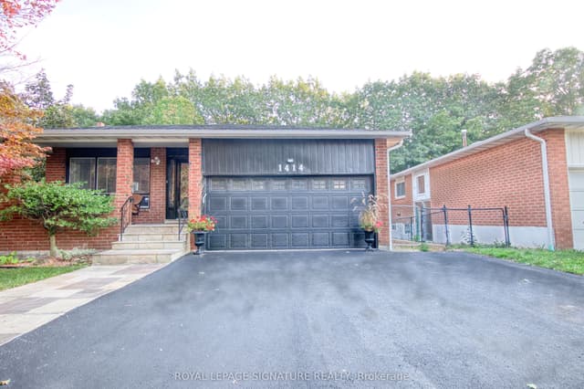 Detached at 1414 Harmsworth Square, Oakville, ON L6H 3E7