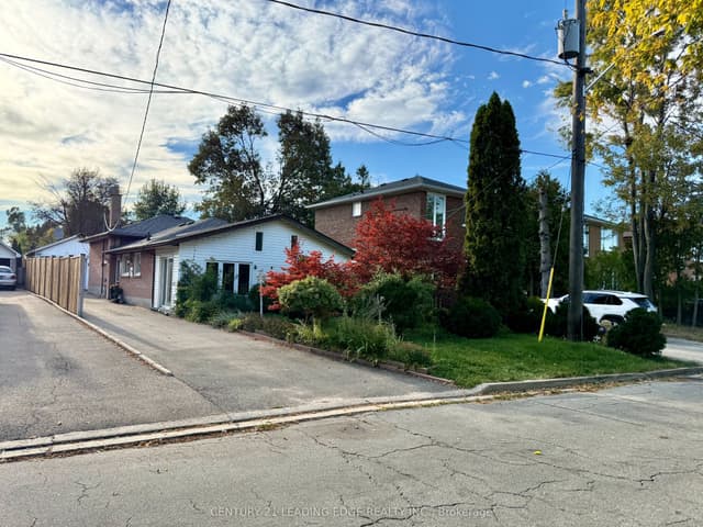 Detached at 22 Highbury Road, Toronto, ON M9M 2J7, Toronto W05