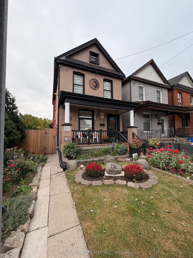 Detached at 196 Simcoe Street E, Hamilton, ON L8L 3P1