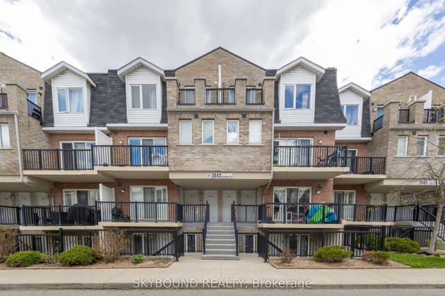 Condo Townhouse at 3043 Finch Avenue W 2033, Toronto, ON M9M 0A4, Toronto W05