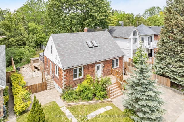 Detached at 18 Holgate Street, Barrie, ON L4N 2T5