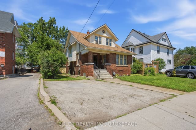 Detached at 4497 Morrison Street, Niagara Falls, ON L2E 2B6
